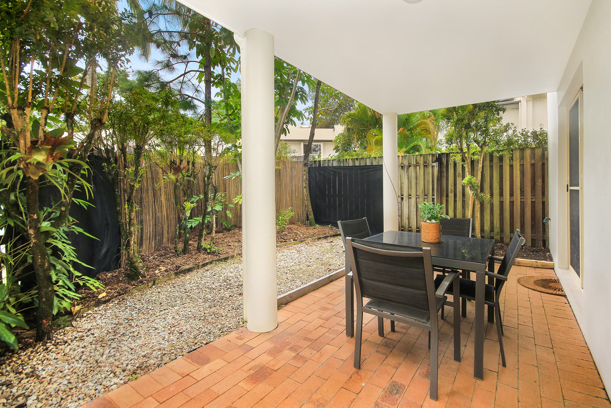 Courtyard or balcony
