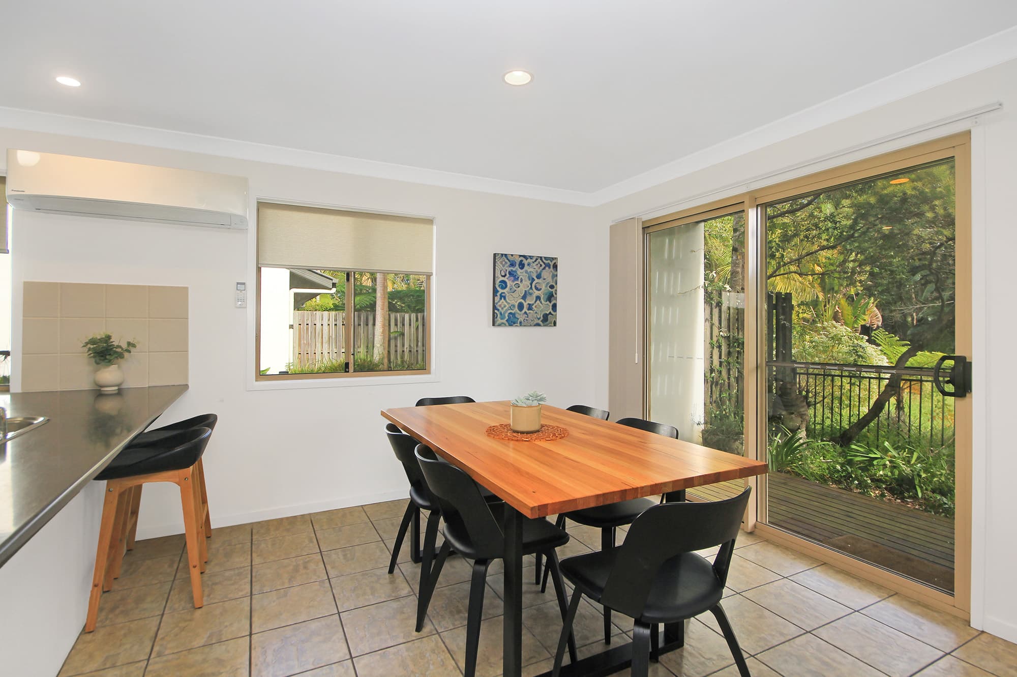 Lake View three-bedroom apartment at Byron Lakeside