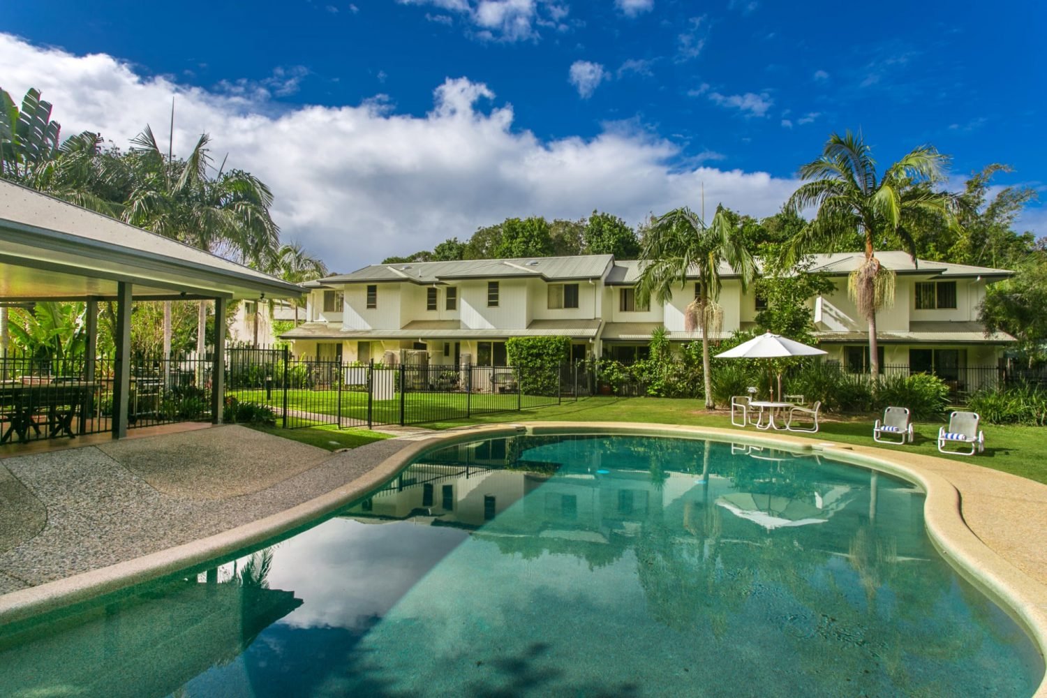 byron-lakeside-grounds-33